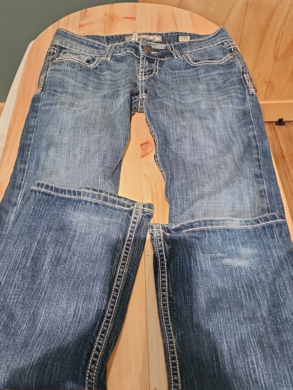 BKE Women’s Blue Distressed Straight-Leg Jeans
